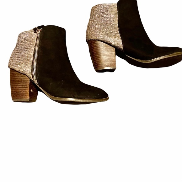 Qupid Shoes - Ladies ankle bootie, Size 7.5